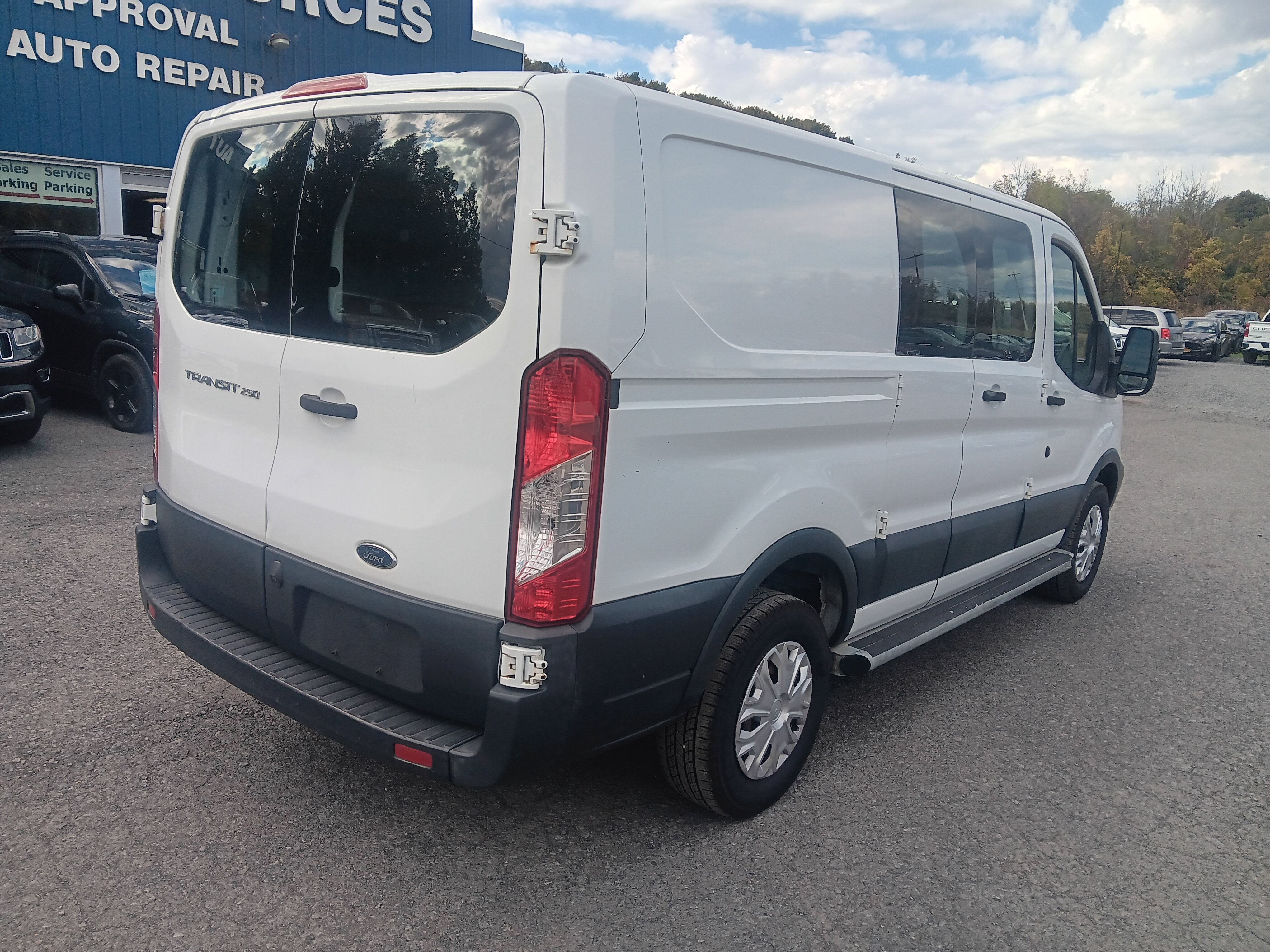 Used 2017 Ford Transit 250 130 Low Roof w/ Exterior Upgrade Package RWD image 5
