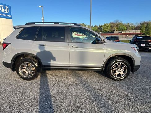 Used 2024 Honda Passport TrailSport image 3