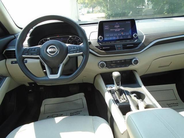 Used 2025 Nissan Altima 2.5 SV FWD image 17