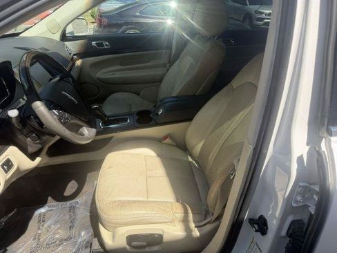 Used 2013 Lincoln MKT FWD image 16