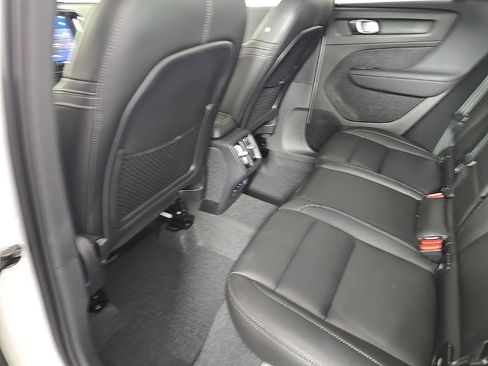Certified 2024 Volvo XC40 B5 Core image 18