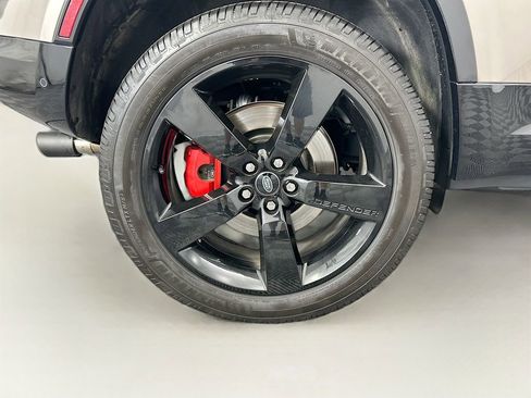 Used 2023 Land Rover Defender 110 X-Dynamic SE image 32