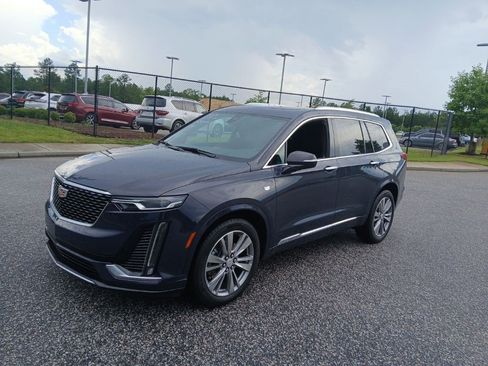 Certified 2025 Cadillac XT6 Premium Luxury FWD image 2