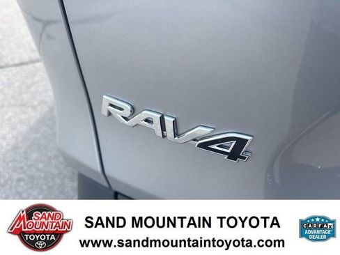 Used 2019 Toyota RAV4 XLE Premium FWD image 10