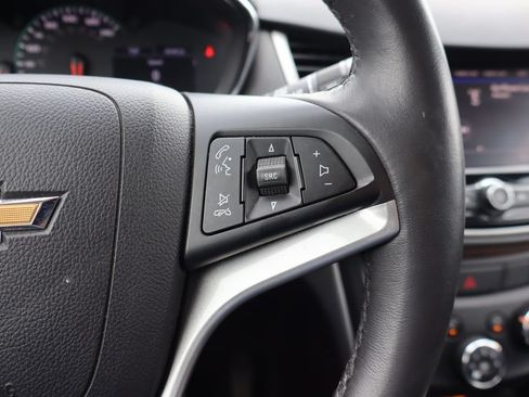 Used 2021 Chevrolet Trax LT w/ Redline Edition AWD/4WD image 8