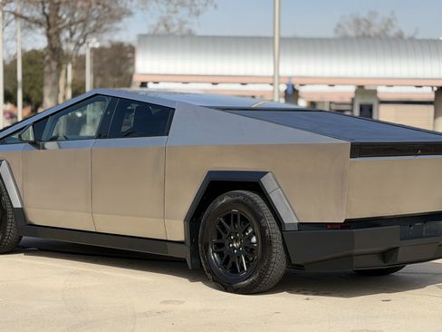 Used 2025 Tesla Cybertruck AWD Crew Cab image 7