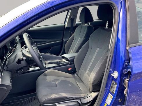Used 2021 Hyundai Elantra SE FWD image 23