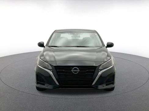Used 2025 Nissan Altima 2.5 SV FWD image 2