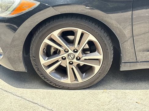 Used 2017 Hyundai Elantra Limited FWD image 12