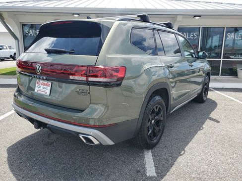 Used 2025 Volkswagen Atlas Peak Edition SE AWD/4WD image 8