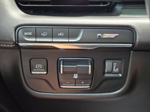 Used 2024 Cadillac Escalade ESV V w/ Heavy-Duty Trailer Package AWD/4WD image 24