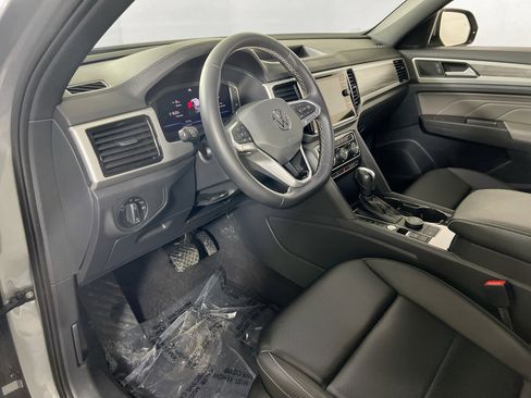 Used 2023 Volkswagen Atlas Cross Sport SE image 9
