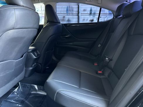 Used 2021 Lexus ES 300h w/ Premium Package image 12