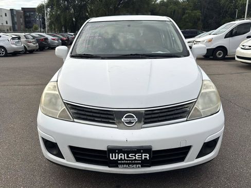 Used 2007 Nissan Versa Hatchback FWD image 2