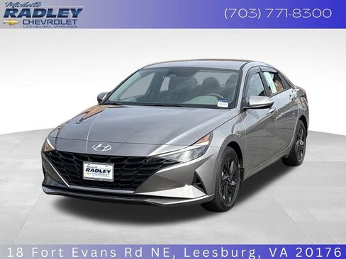 Used 2023 Hyundai Elantra Blue image 1
