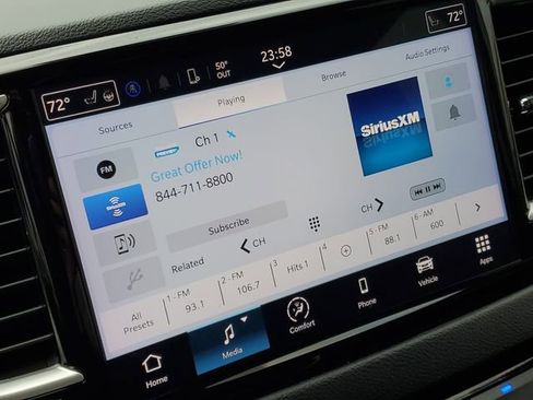 Used 2024 Chrysler Pacifica Touring-L image 16