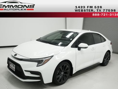 Used 2024 Toyota Corolla SE FWD image 1