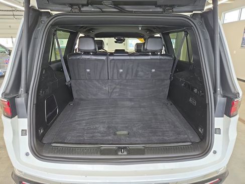 Used 2024 Jeep Wagoneer L Series II w/ Flexible Seating Group AWD/4WD image 29