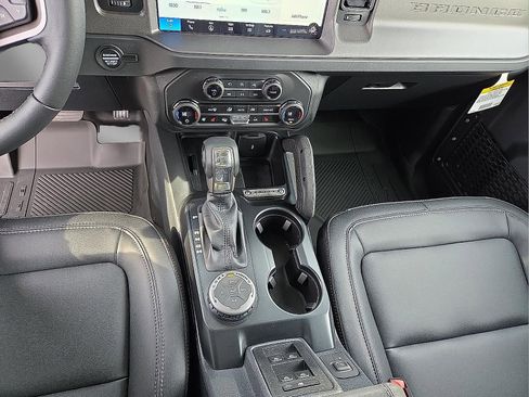 New 2025 Ford Bronco Badlands image 25