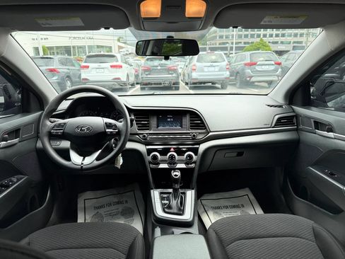 Used 2019 Hyundai Elantra SE w/ Cargo Package FWD image 11
