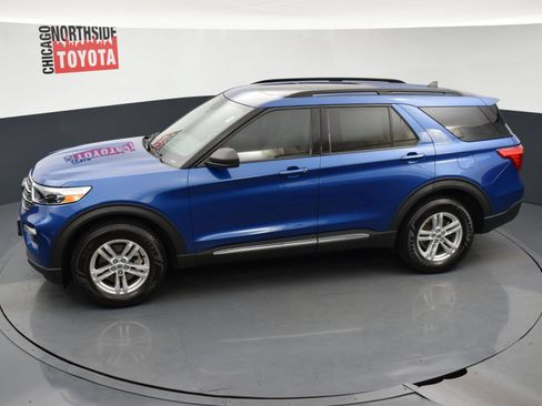Used 2022 Ford Explorer XLT w/ Equipment Group 202A AWD/4WD image 26