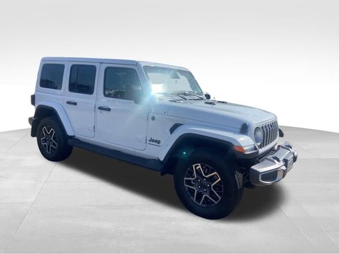 Used 2026 Jeep Wrangler Sahara image 9