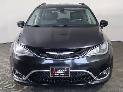 Used 2020 Chrysler Pacifica Touring-L image 10
