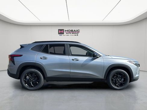 New 2026 Chevrolet Trax LT w/ Driver Confidence Package FWD image 2
