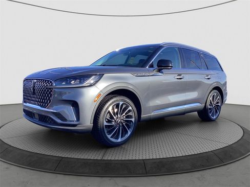 Used 2025 Lincoln Aviator Reserve w/ Equipment Group 201A image 3