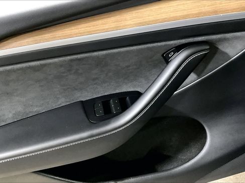 Used 2024 Tesla Model Y Long Range image 35