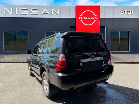 Used 2007 Toyota 4Runner SR5 AWD/4WD image 4