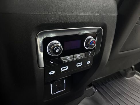 Used 2023 GMC Yukon Denali Ultimate AWD/4WD image 35