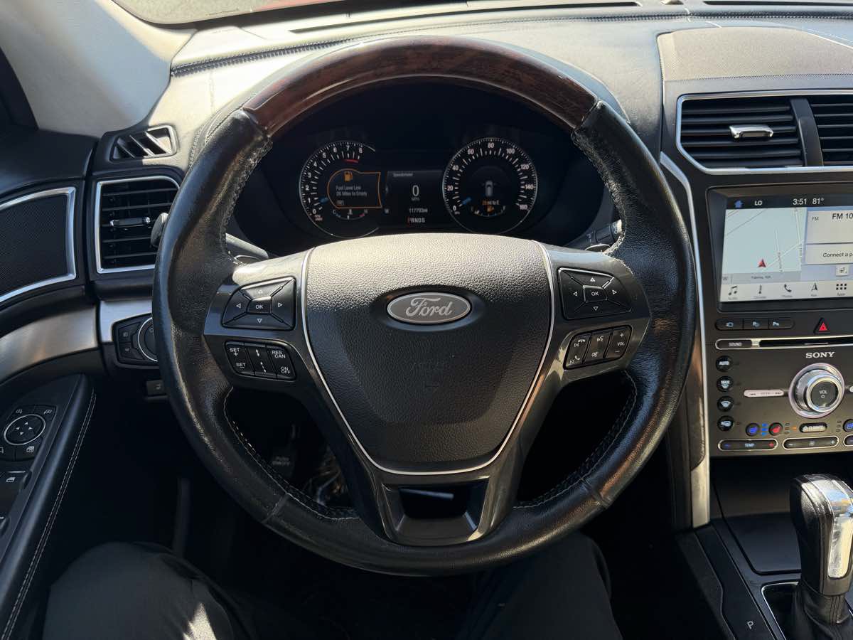 Used 2017 Ford Explorer Platinum AWD/4WD image 8