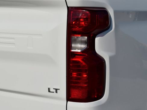 Used 2021 Chevrolet Silverado 1500 LT RWD image 19