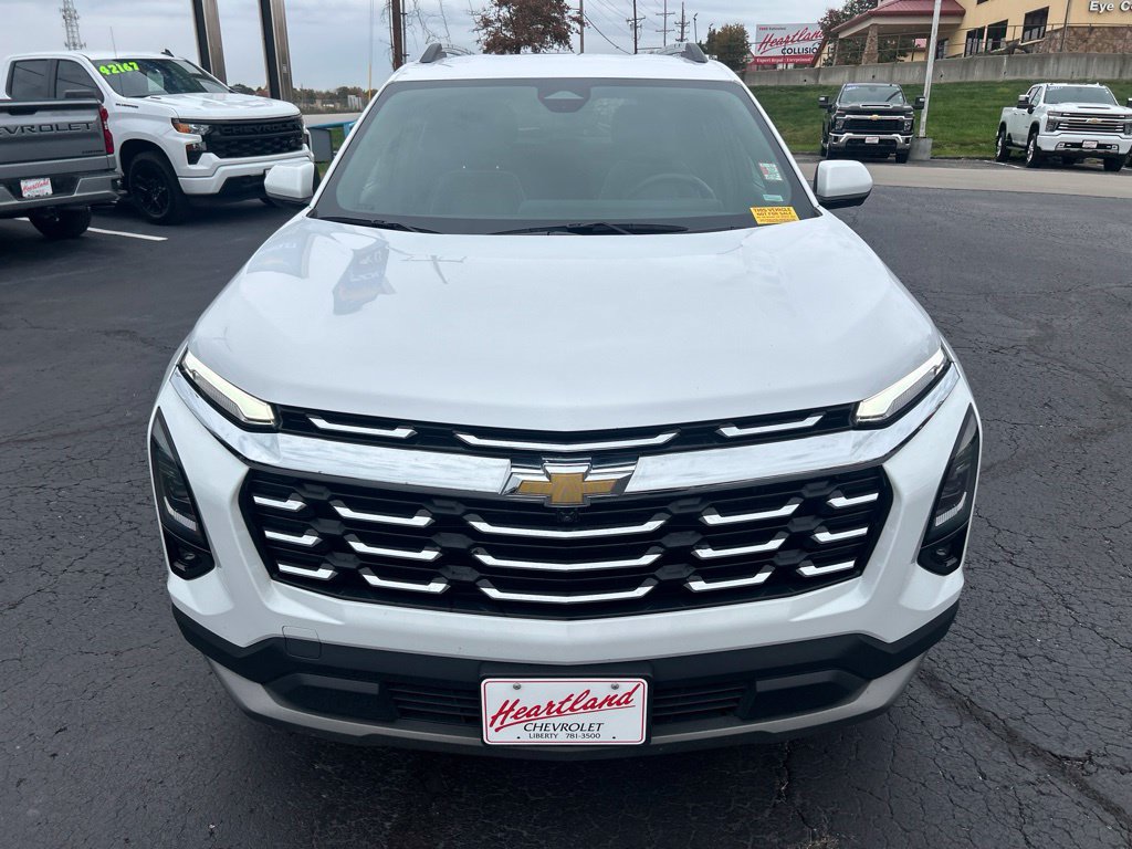 Used 2025 Chevrolet Equinox LT w/ Convenience Package II FWD image 2