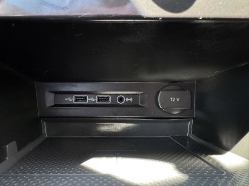 Used 2020 Volkswagen Tiguan SE FWD image 23
