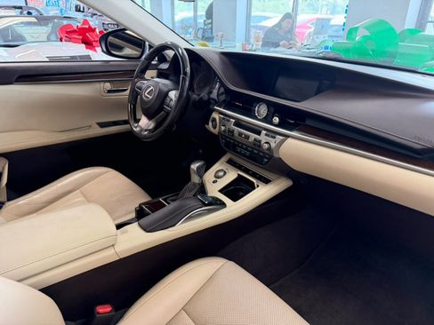 Used 2017 Lexus ES 350 w/ Luxury Package FWD image 39