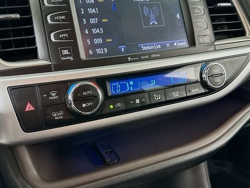Used 2019 Toyota Highlander Limited AWD/4WD image 13