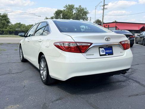 Used 2017 Toyota Camry XLE w/ Moonroof Package FWD image 4