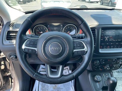 Used 2018 Jeep Compass Trailhawk w/ Leather Interior Group AWD/4WD image 13