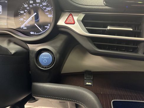 Used 2021 Toyota Sienna XLE FWD image 37