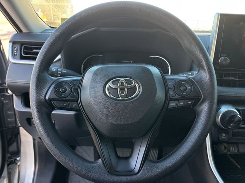 Used 2025 Toyota RAV4 LE image 28
