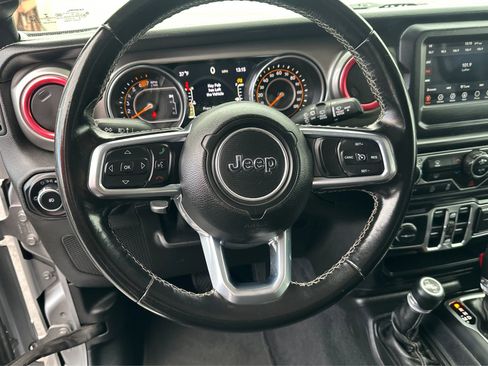 Used 2020 Jeep Wrangler Unlimited Sahara image 22