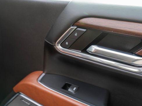 Used 2024 GMC Sierra 2500 Denali Ultimate image 11