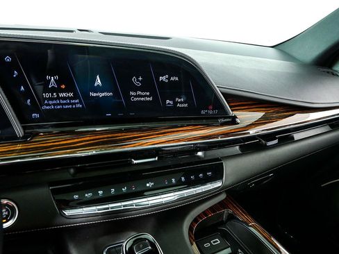 Used 2021 Cadillac Escalade Premium Luxury AWD/4WD image 13