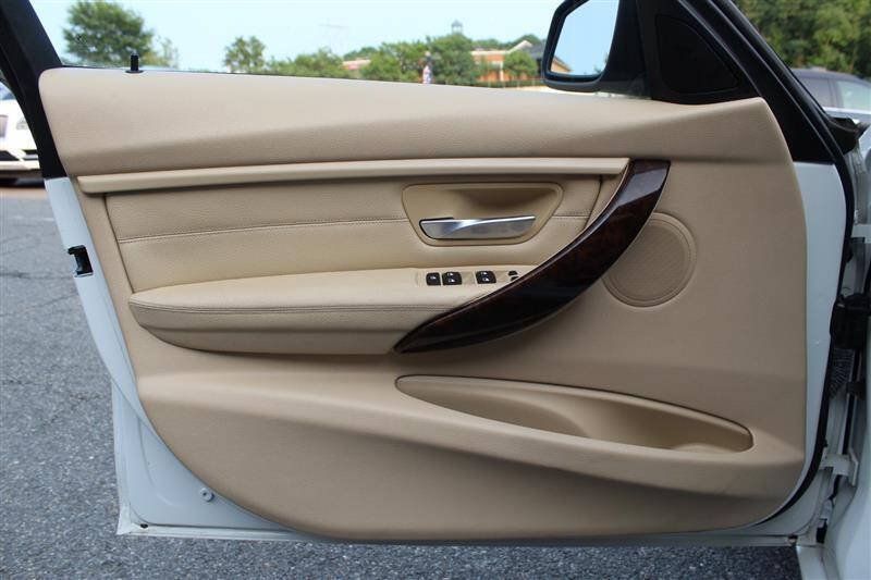 Used 2014 BMW 320i xDrive Sedan AWD/4WD image 11