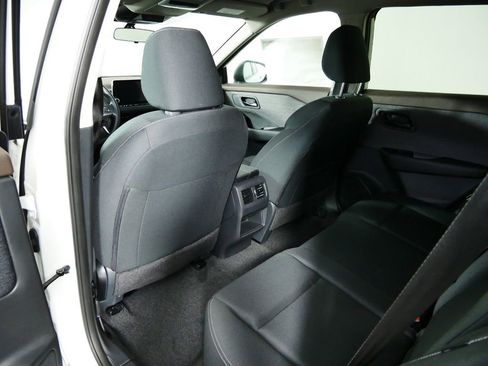 Used 2023 Nissan Rogue S image 14