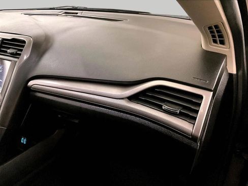 Used 2019 Ford Fusion SE AWD/4WD image 15