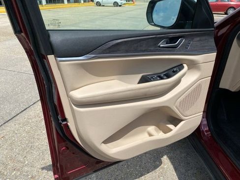 Used 2025 Jeep Grand Cherokee L Limited image 13