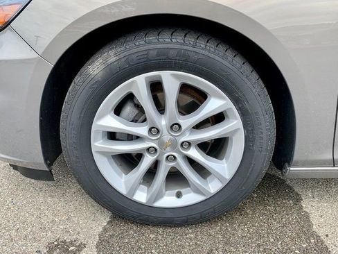 Used 2017 Chevrolet Malibu LT image 11